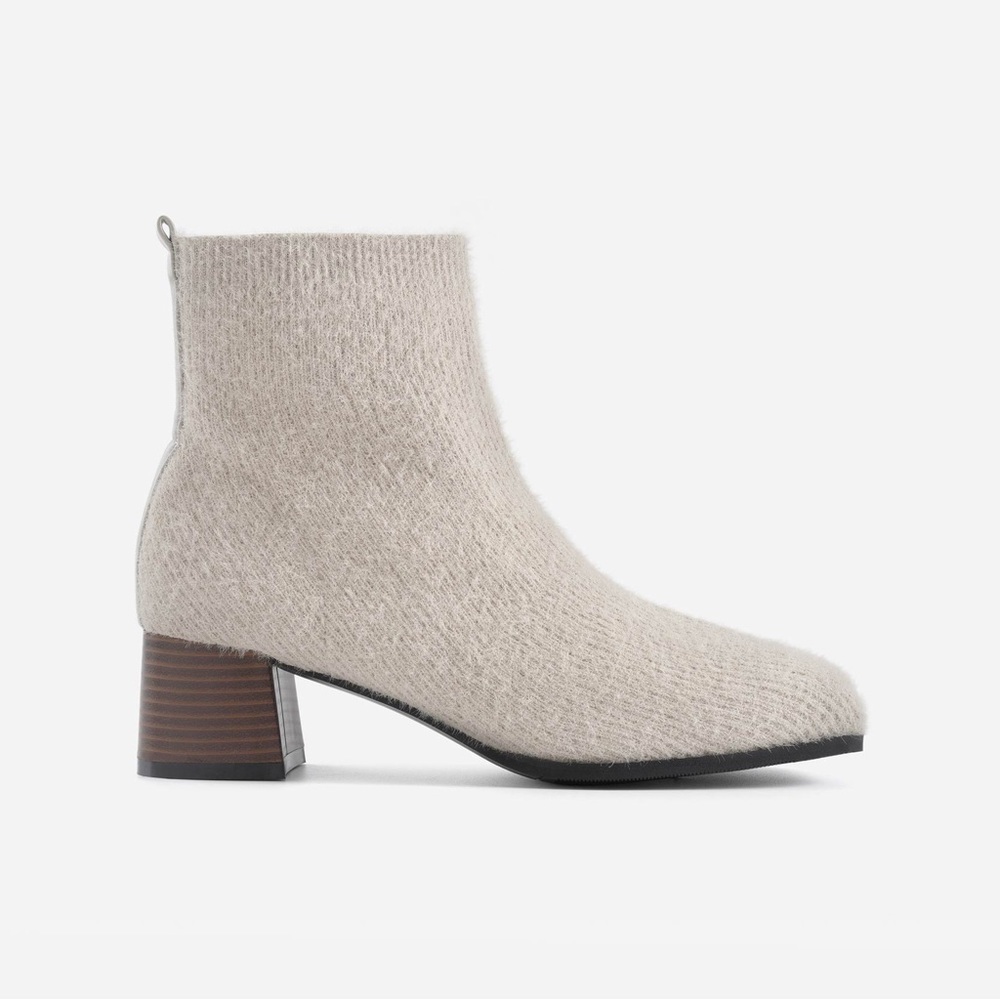 NEW Libby by TIJN in balanced beige. Too big for me but perfect for you!